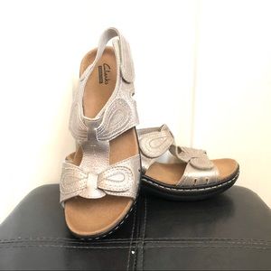 Clarks Lexi Walnut Q gold metallic sandal 7.5 New